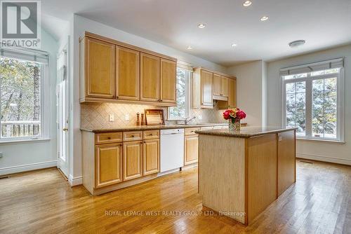 8 - 1205 Clarkson Road N, Mississauga, ON - Indoor Photo Showing Kitchen