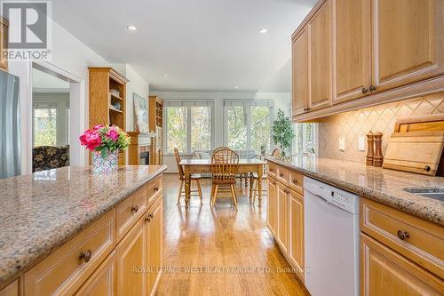 8 - 1205 Clarkson Road N, Mississauga, ON - Indoor Photo Showing Kitchen