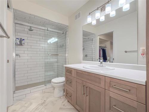 2 Dietrich Bay, Brandon, MB - Indoor Photo Showing Bathroom