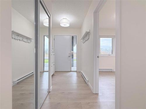2 Dietrich Bay, Brandon, MB - Indoor Photo Showing Other Room