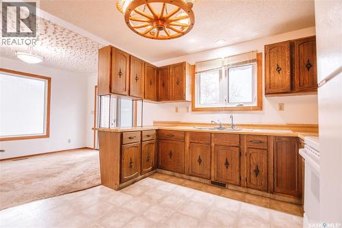 31 Trifunov Crescent, Regina, SK - Indoor Photo Showing Kitchen