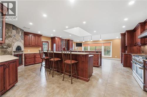 4850 Hillside Drive, Beamsville, ON - Indoor Photo Showing Kitchen With Upgraded Kitchen