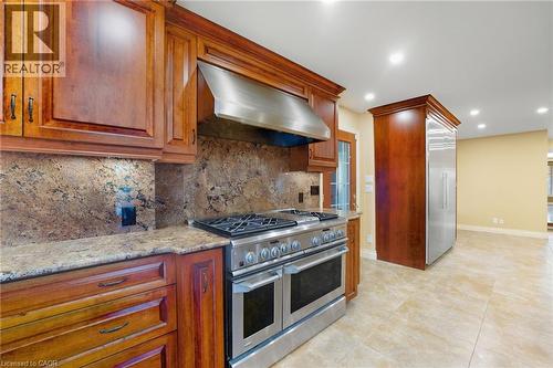 4850 Hillside Drive, Beamsville, ON - Indoor Photo Showing Kitchen With Upgraded Kitchen