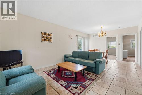 4850 Hillside Drive, Beamsville, ON - Indoor Photo Showing Living Room