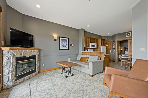 Living room - 20-2396 Rue Labelle, Mont-Tremblant, QC - Indoor Photo Showing Living Room With Fireplace