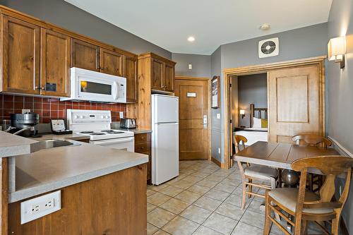 Kitchen - 20-2396 Rue Labelle, Mont-Tremblant, QC - Indoor Photo Showing Kitchen
