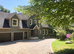 7 Av. du Rocher  Lac-Delage, QC G3C 5E7