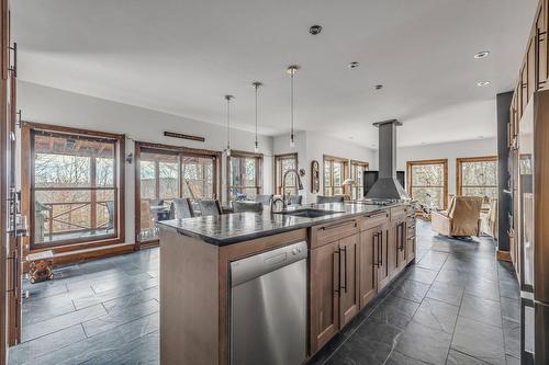 Cuisine - 7 Av. Du Rocher, Lac-Delage, QC - Indoor Photo Showing Kitchen With Upgraded Kitchen