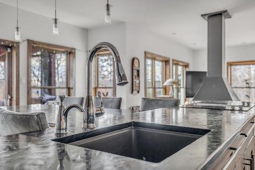 Cuisine - 7 Av. Du Rocher, Lac-Delage, QC - Indoor Photo Showing Kitchen With Upgraded Kitchen