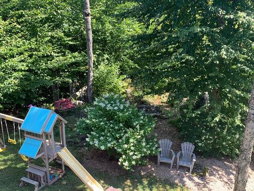 Cour - 7 Av. Du Rocher, Lac-Delage, QC - Outdoor