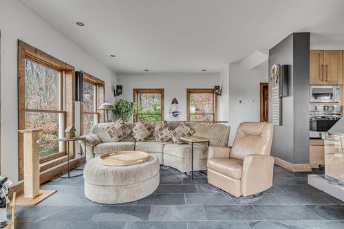 Salon - 7 Av. Du Rocher, Lac-Delage, QC - Indoor Photo Showing Living Room