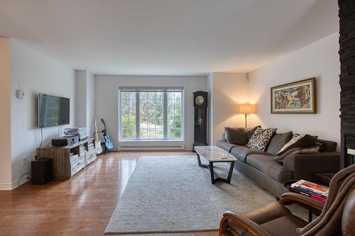 Living room - 311 Ch. Lagounaris, Saint-Sauveur, QC - Indoor Photo Showing Living Room