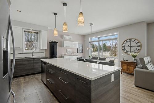 Cuisine - 101-466 Rue Jean-Talon, Saint-Jean-Sur-Richelieu, QC - Indoor Photo Showing Kitchen With Upgraded Kitchen