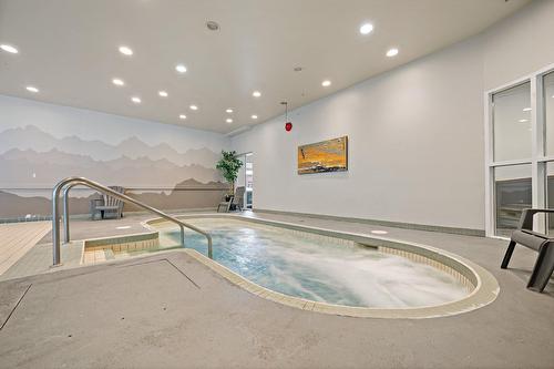 Hot tub - 124-2396 Rue Labelle, Mont-Tremblant, QC - Indoor Photo Showing Other Room With In Ground Pool