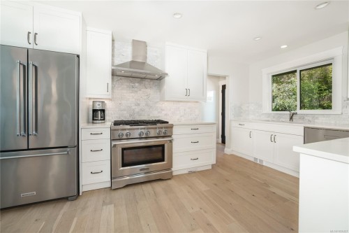 2780 Arbutus Rd, Saanich, BC 