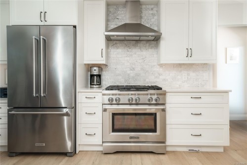 2780 Arbutus Rd, Saanich, BC 