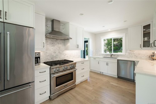 2780 Arbutus Rd, Saanich, BC 