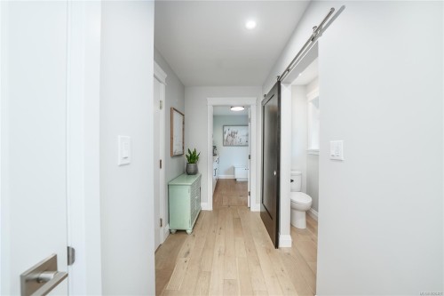 2780 Arbutus Rd, Saanich, BC 