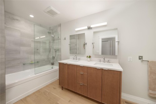 2780 Arbutus Rd, Saanich, BC 