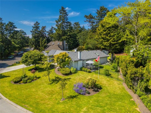2780 Arbutus Rd, Saanich, BC 