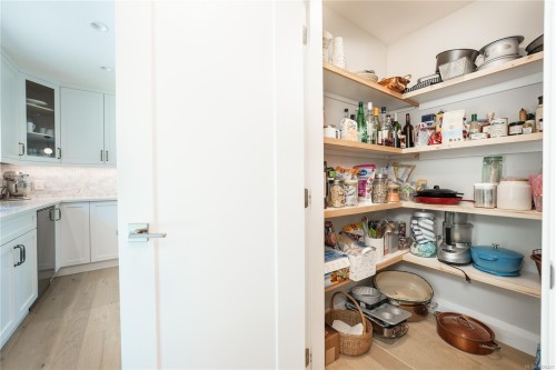 2780 Arbutus Rd, Saanich, BC 