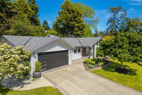 2780 Arbutus Rd, Saanich, BC 