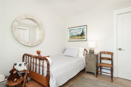 2780 Arbutus Rd, Saanich, BC 