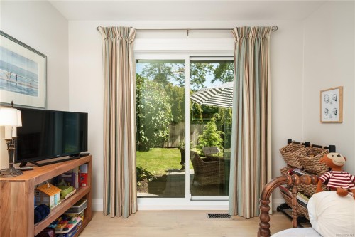 2780 Arbutus Rd, Saanich, BC 