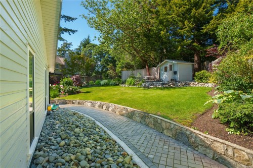 2780 Arbutus Rd, Saanich, BC 