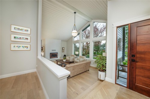 2780 Arbutus Rd, Saanich, BC 