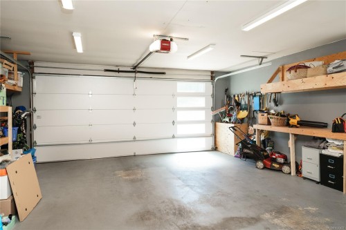 2780 Arbutus Rd, Saanich, BC 