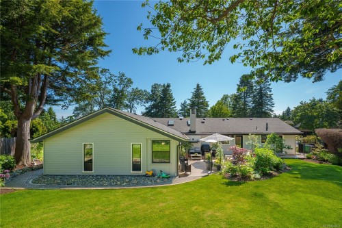 2780 Arbutus Rd, Saanich, BC 