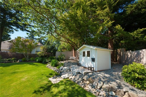 2780 Arbutus Rd, Saanich, BC 