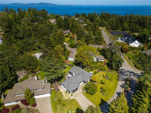 2780 Arbutus Rd, Saanich, BC 