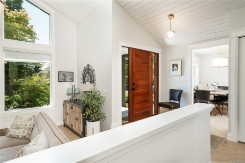 2780 Arbutus Rd, Saanich, BC 