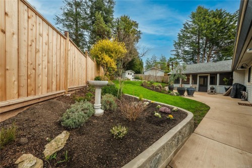 2780 Arbutus Rd, Saanich, BC 