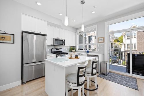 40-13098 Shoreline Way, Lake Country, BC - Indoor Photo Showing Kitchen With Upgraded Kitchen
