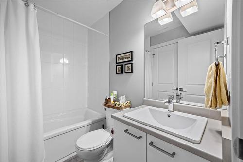 40-13098 Shoreline Way, Lake Country, BC - Indoor Photo Showing Bathroom