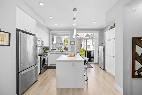 40-13098 Shoreline Way, Lake Country, BC - Indoor Photo Showing Kitchen With Upgraded Kitchen