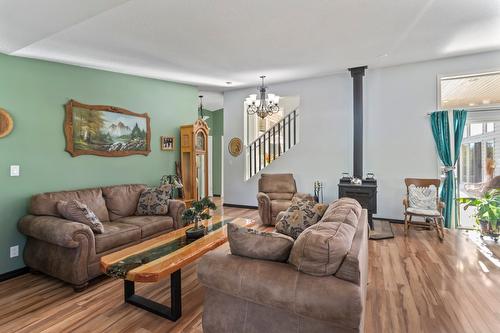 409 33Rd Avenue, Erickson, BC - Indoor Photo Showing Living Room