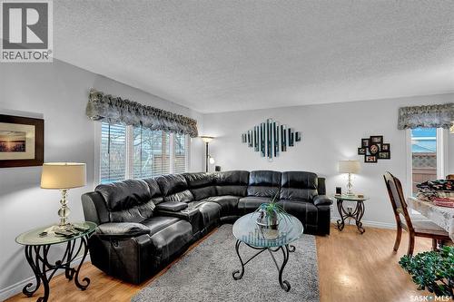 118 Mcsherry Crescent, Regina, SK - Indoor Photo Showing Living Room