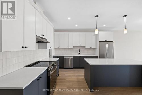 1047 Moore Street, Brockville, ON - Indoor Photo Showing Kitchen With Upgraded Kitchen