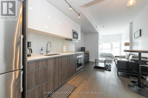 1806 - 199 Slater Street, Ottawa, ON - Indoor Photo Showing Kitchen With Upgraded Kitchen