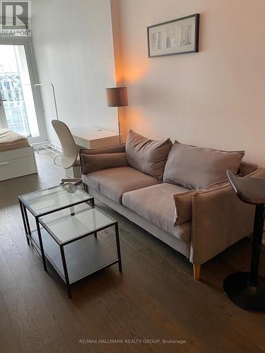 1806 - 199 Slater Street, Ottawa, ON - Indoor Photo Showing Living Room