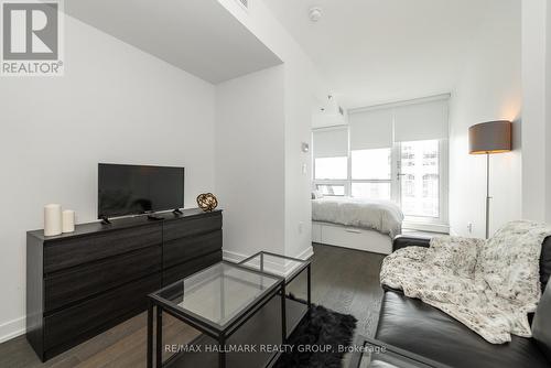 1806 - 199 Slater Street, Ottawa, ON - Indoor Photo Showing Living Room