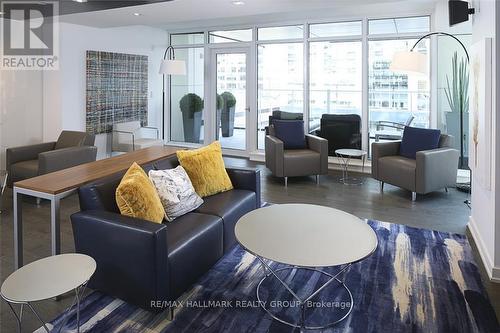 1806 - 199 Slater Street, Ottawa, ON - Indoor Photo Showing Living Room