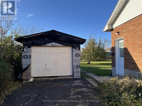 9 Mckay Street, St. Catharines (Western Hill), ON - Outdoor With Exterior
