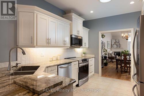 3 - 31 Sawmill Road, St. Catharines (Grapeview), ON - Indoor Photo Showing Kitchen With Stainless Steel Kitchen With Double Sink With Upgraded Kitchen