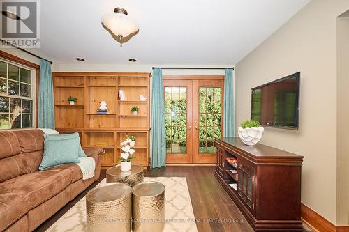 4698 Sandy Cove Drive, Lincoln (Lincoln Lake), ON - Indoor Photo Showing Living Room