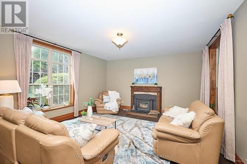 4698 Sandy Cove Drive, Lincoln (Lincoln Lake), ON - Indoor Photo Showing Living Room With Fireplace